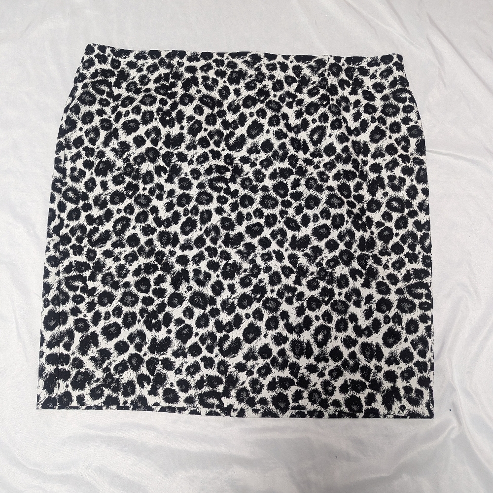 NWT Lane Bryant Snow Leopard Printed Pencil Skirt Office Career Wear